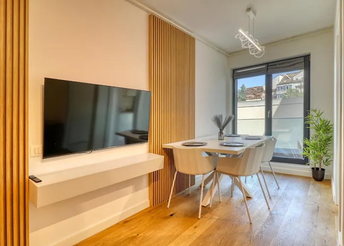 Central Modern Gem